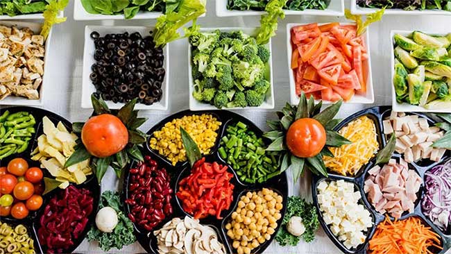 Tủ lạnh bàn salad giúp thực phẩm tươi ngon hơn
